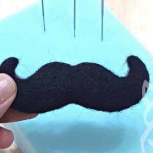 DIY Curso Online - Como Feltrar um Bigode em Lã Mágica ®?