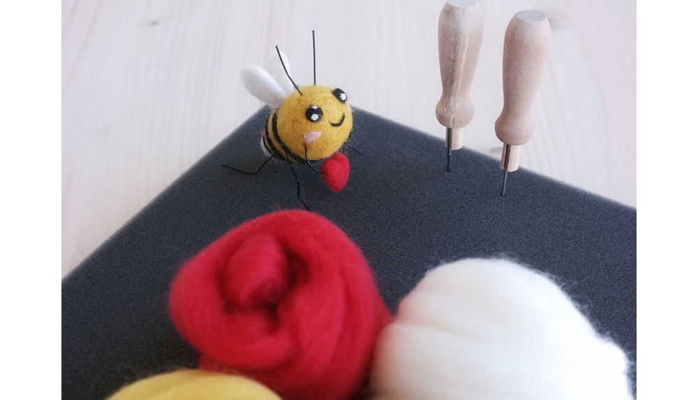 Needle felting, everything you need to know to start felting | The Ultimate Felting Guide Complete with Tips